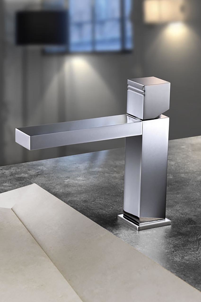 Смеситель KUATRO 4702 для умывальника, хром